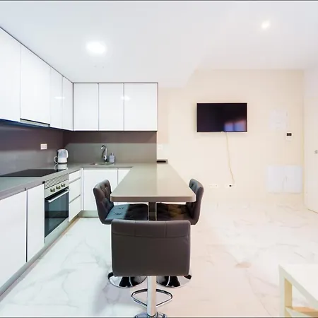 And рool דירה *